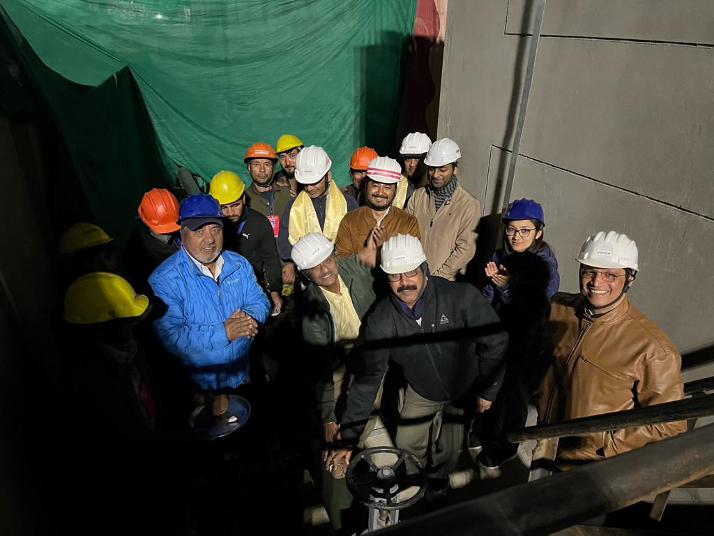 ioclpunjab's tweet photo. ED &amp; SH, PSO @kumarj visited Kargil Depot with CGM (RS), PSO &amp; GM (O) PSO where 5x200KL HSD WG BSVI were commissioned. He emphasised on safe ops &amp; encouraged Officers for gallant efforts in keeping the Depot operational during extreme challenging times
#IndianOilcl
#DirMktg_iocl https://t.co/pujsPIYTol