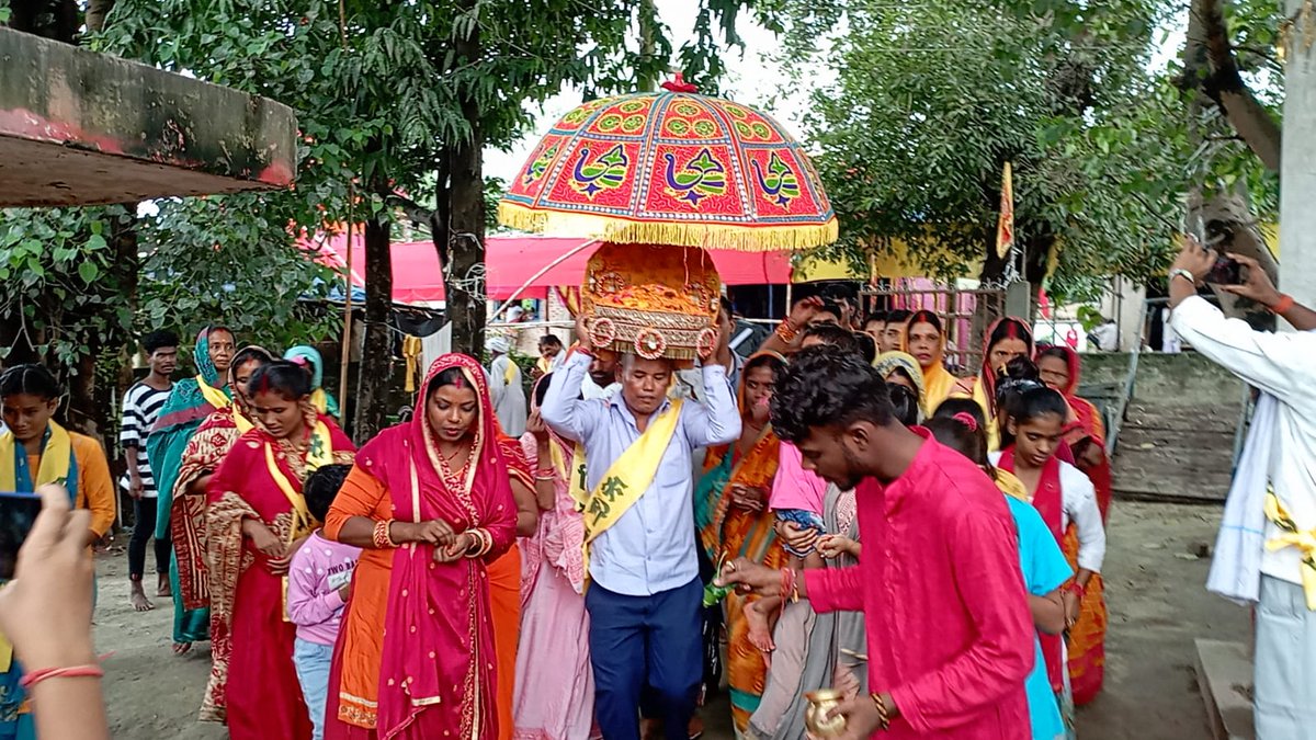 YogVedantSamiti's tweet photo. श्री योग वेदांत सेवा समिति पटेल नगर वीरगंज (नेपाल) द्वारा 06/10/2022 एकादशी के पावन दिन पर माला पूजन व ऋषिप्रसाद सम्मेलन का आयोजन हुआ ।
#Paduka #Mala #Pujan #RishiPrasad #Birgunj #Nepal #YogVedantSevaSamiti #SantShriAsharamjiBapu #SantShriAsharamjiAshram https://t.co/Xzab4yuHpl