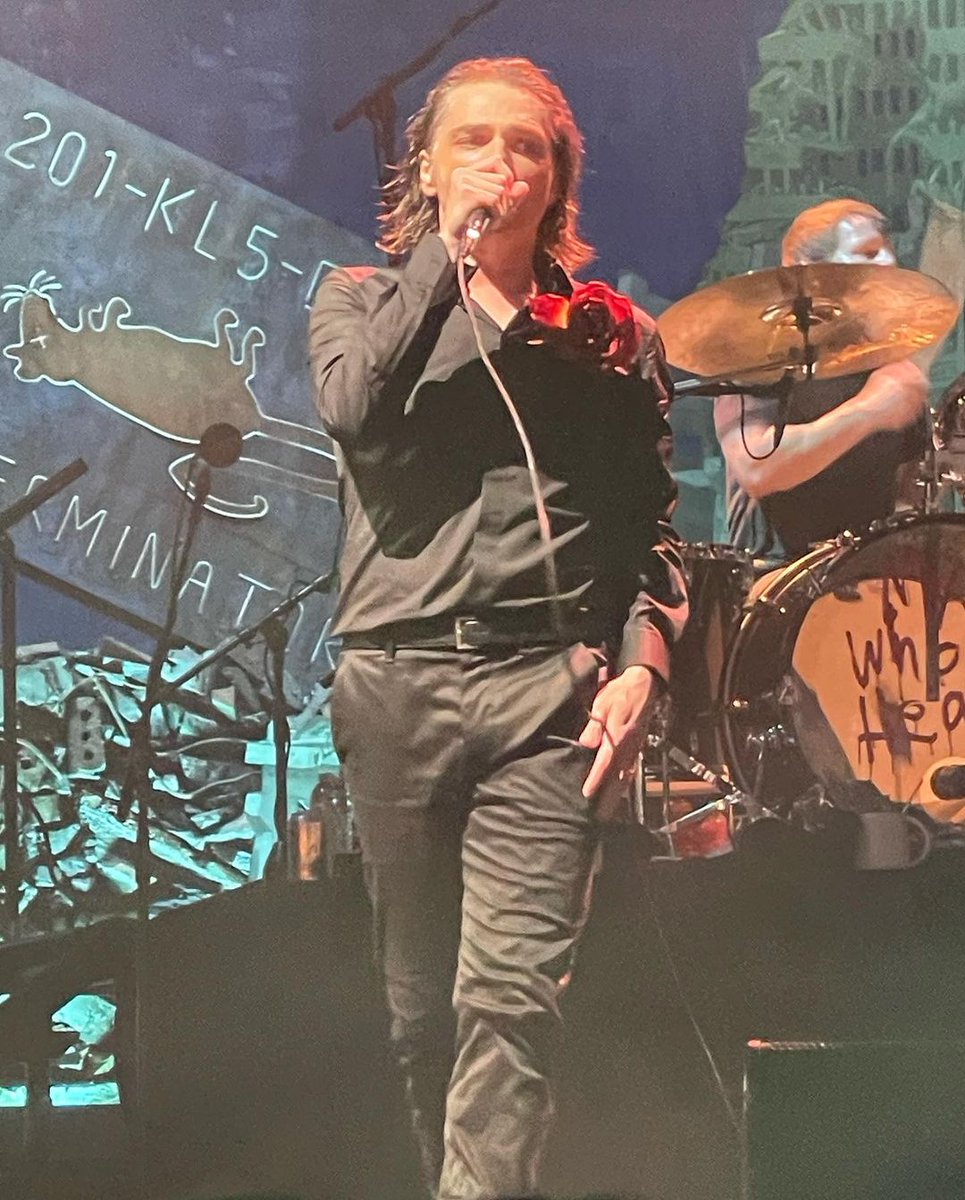 mcr_lore's tweet photo. gerard 🥀
📸 by @burning_meadows #MCRVEGAS https://t.co/75Uikt3tU7