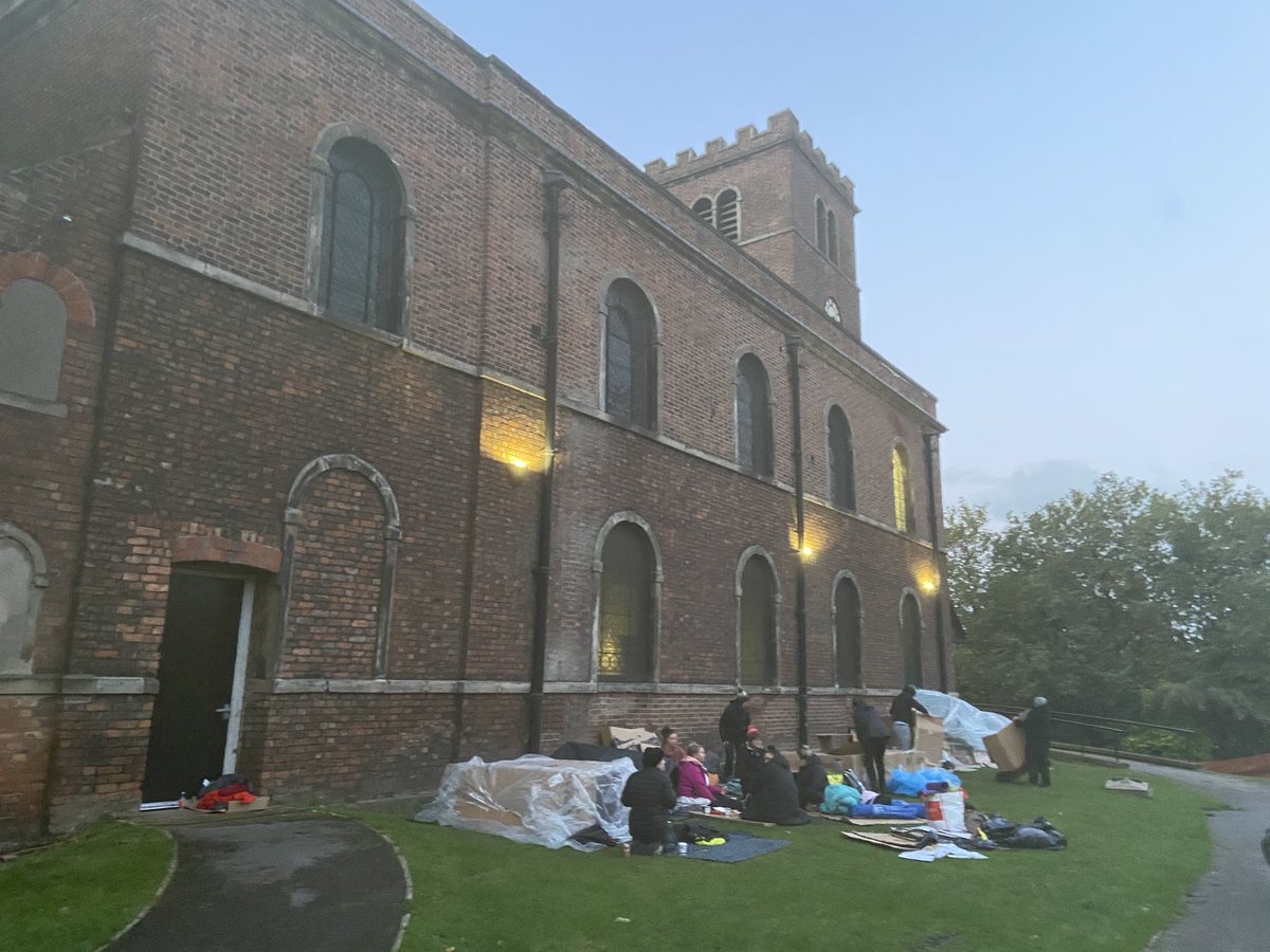 WhitechapelLiv's tweet photo. Big love to our hosts for last night - @stjameschurch who have not only welcomed us to their venue but also taken part in the #LiverpoolSleepout https://t.co/5DaffXNzyq