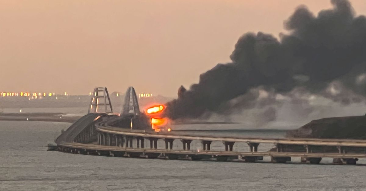 ReutersWorld's tweet photo. Fuel tank ablaze at bridge in Crimea -Russia's RIA https://t.co/cd7vbPbpZ9 https://t.co/tO31w0qyB1