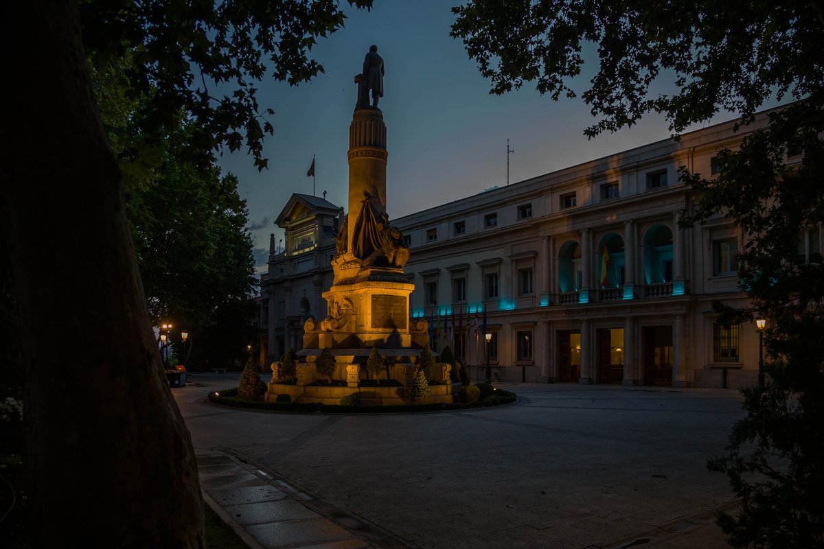 El #Senado iluminará su fachada histórica esta noche, 8 de octubre, de azul turquesa con motivo del Día Internacional de la Dislexia, para dar visibilidad a este trastorno que afecta como mínimo al 10% de la población mundial.

📸Más información: ow.ly/HEKR50L3Vs6