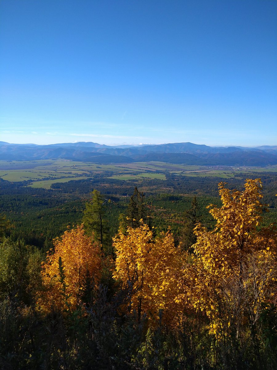 Beautiful morning in the High Tatras at l #tatrasummit22 discussing the polycrisis impacting Europe.