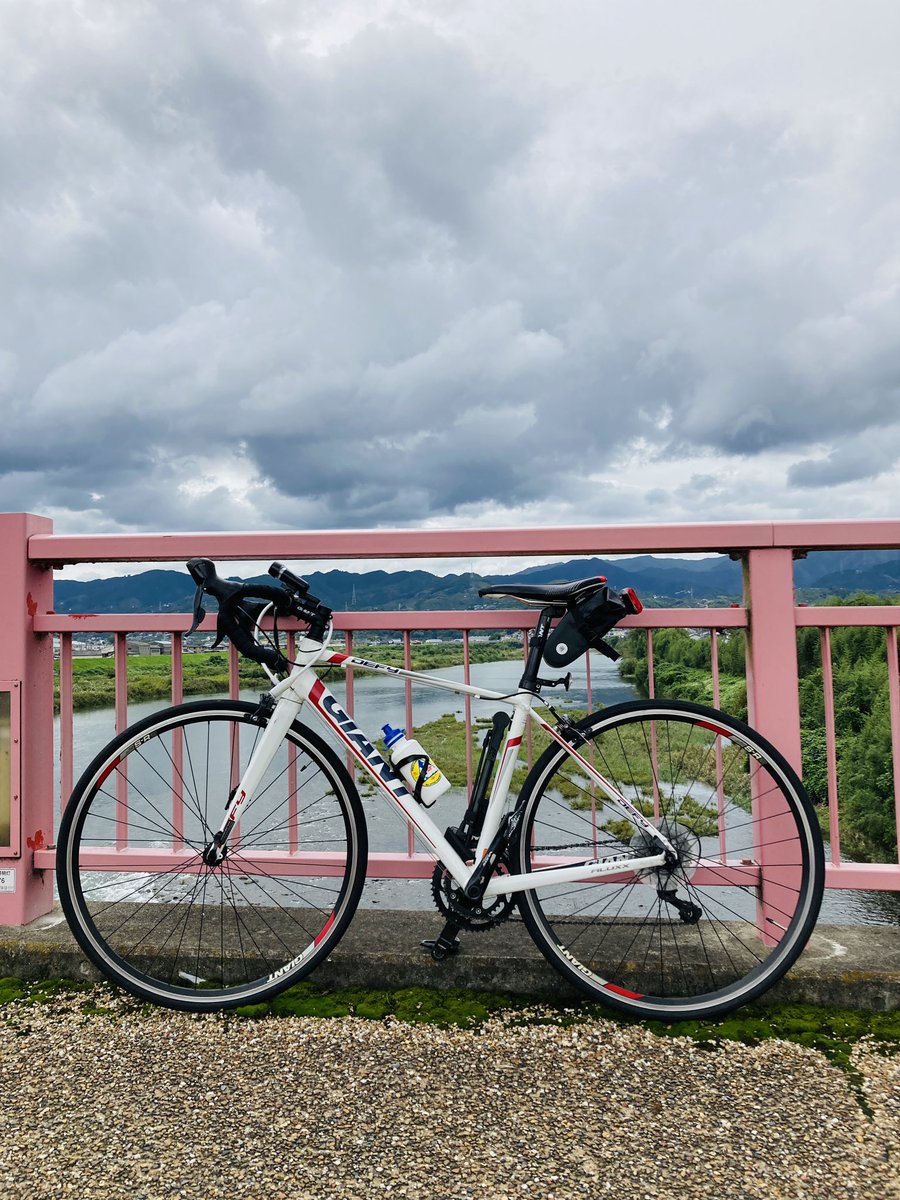 JacobCyclist's tweet photo. 今日は、橋本市の旧葛城館までサイクリングしてきましたよ^ - ^
腕にはアームウーマー、下は短パンで走りました。
まだこれで行けそうですね(*^^*)
#ロードバイク乗りと繋がりたい
#ジャイアント
#defy3
#ロードバイク
#和歌山県 https://t.co/Z2JyL1KceV