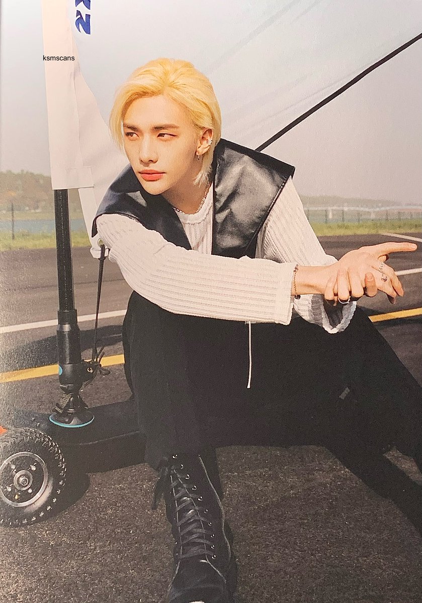 on-twitter-scan-stray-kids-maxident-scans-go-ver-photobook