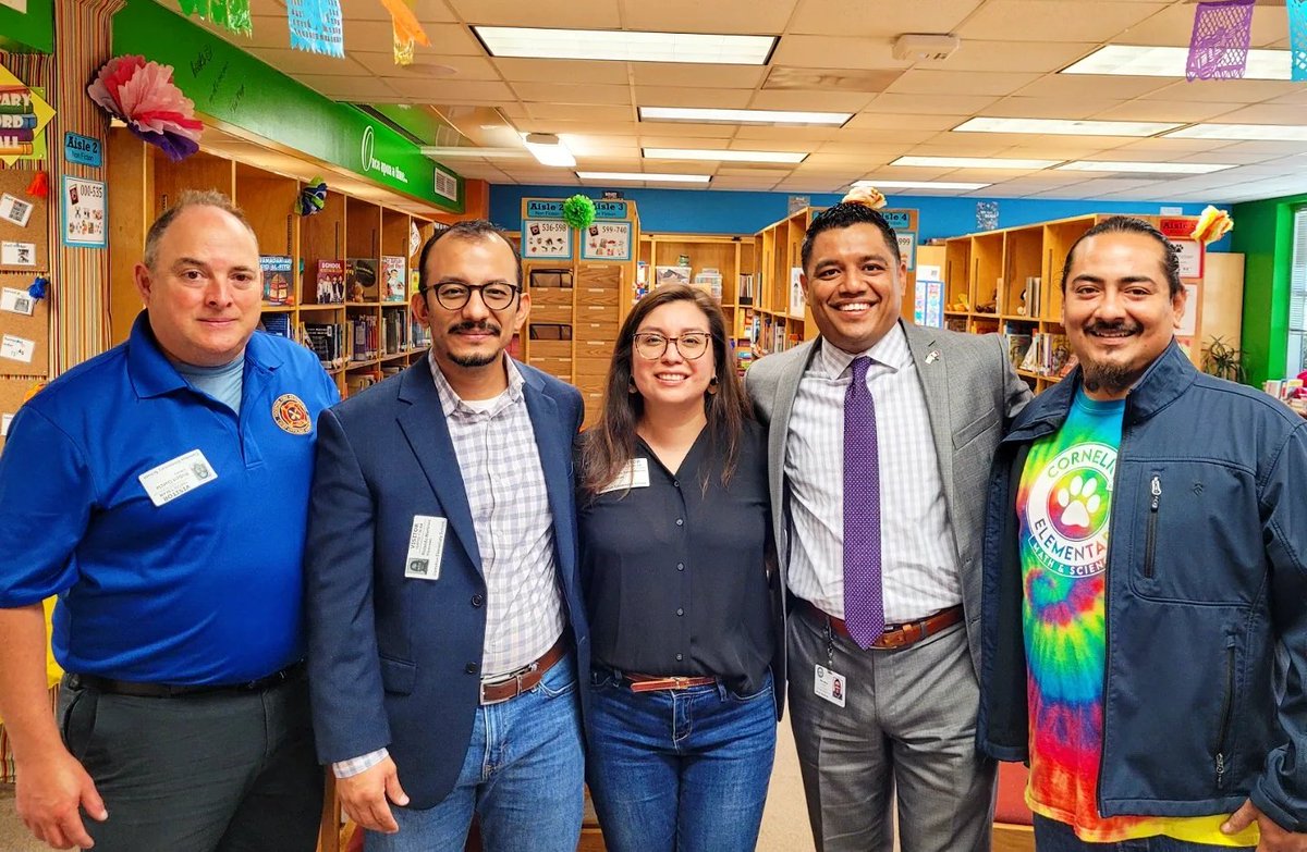 JMartinez4Hou's tweet photo. Enjoyed my annual #HispanicHeritageMonth reading at @CorneliusElem. It was great to see the parent involvement! Thank you Deputy Chief Garcia with @hfdcoa for continuing to support this program. 

#reading4fun #realmenread #HispanicHeritageMonth2022 https://t.co/E5vBuQ7Yen