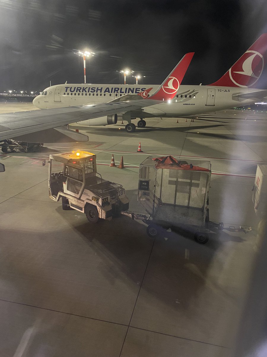 ozangezginci's tweet photo. #bybye #byebye Kim demiş uçaklara ✈️ yazılım atılmaz diye 🤪🤪🤪🤪 https://t.co/svdtCLTVDO