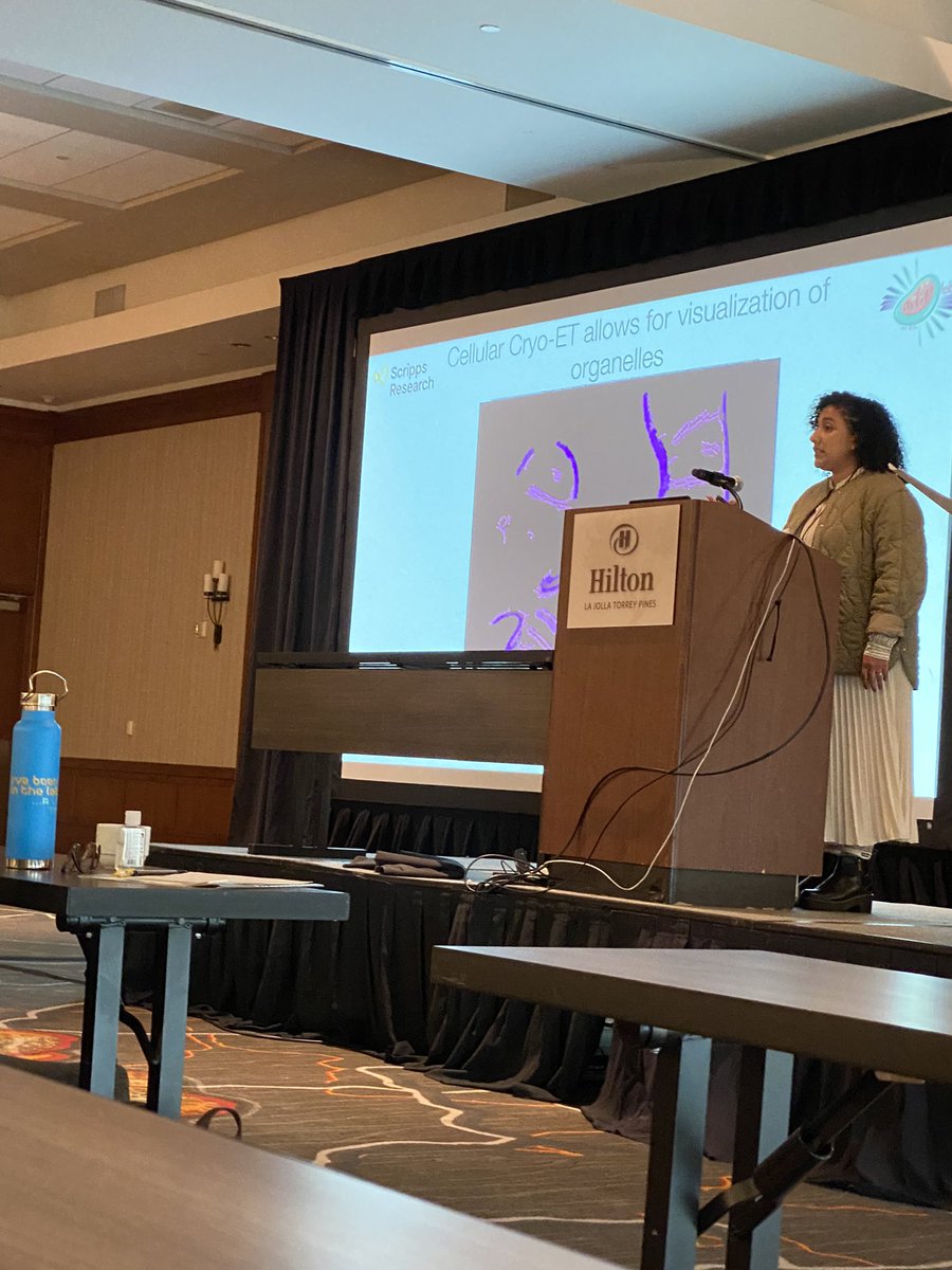 Grotjahn Lab attends 🥊“Battle of the Organelles” 🥊 aka <a href="/sbpdiscovery/">Sanford Burnham Prebys</a> Organelle Biology Symposium! 

Many proud PI moments including <a href="/Mmedina300kV/">Michaela Medina</a>’s ⚡️ talk and #teamtomo posters from <a href="/danderson_paak/">Daniel Fuentes</a> <a href="/Atty_chang/">Atty Ya Ting Chang</a> 

Lab 📸 shoot cred goes to powerhouse <a href="/LauraENewman1/">Laura E Newman</a>