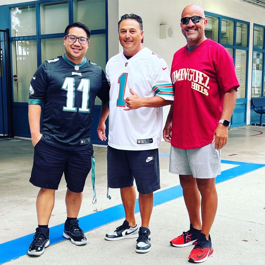 TheDailyFin's tweet photo. Adding some spice to our Fridays at Dolphinland with #Rocktober as our teachers follow a theme without telling students. This Friday’s theme was #SportsDay and our teachers were on it! #TheDailyFin #AMSDolphins #DolphinTeachersRock #WhysEveryoneInSportsJerseys 🤷😂 https://t.co/MAy5RAvXoe