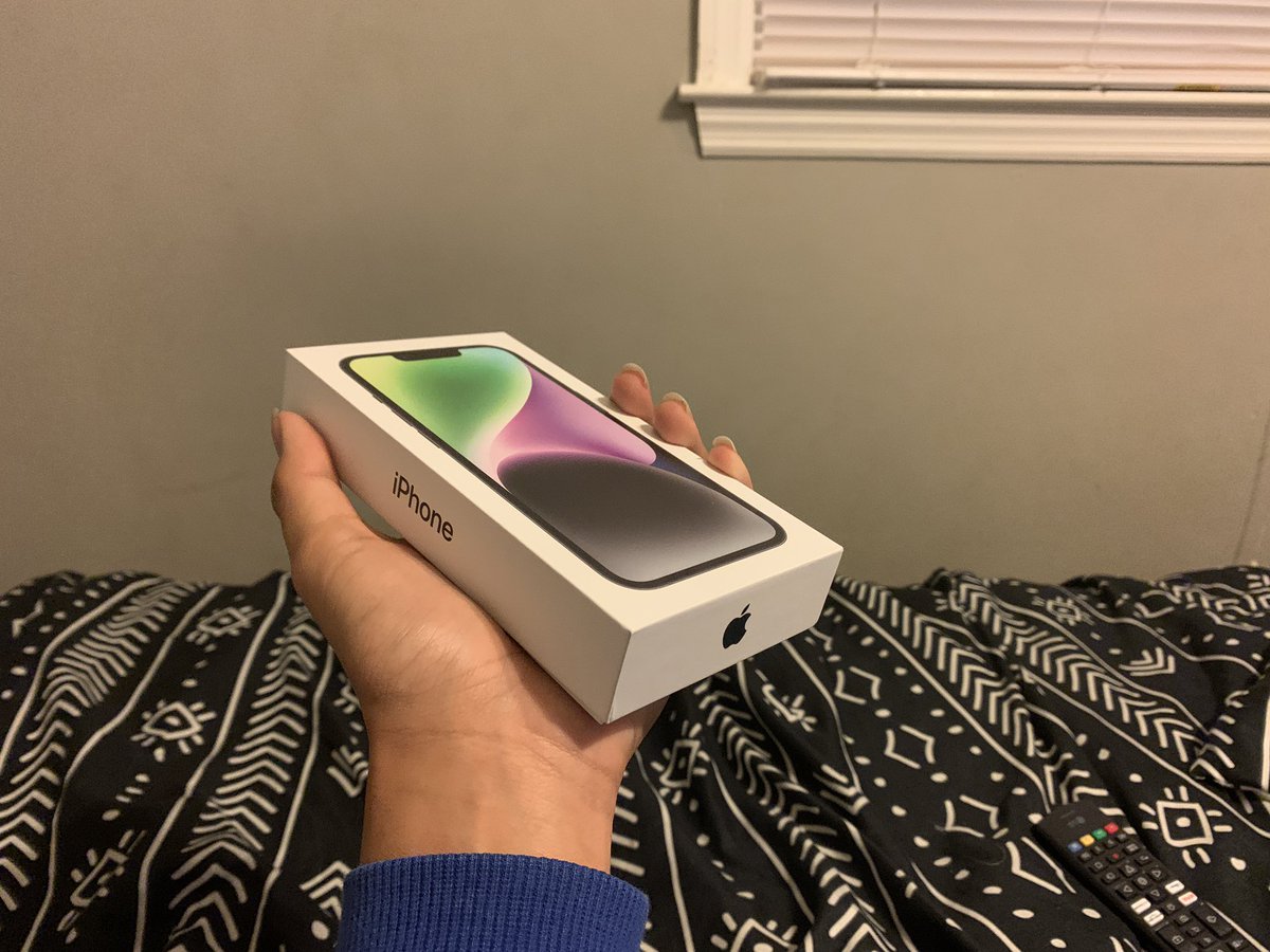 Ravvylol's tweet photo. Cool new iPhone lol https://t.co/w41C2ET7mF