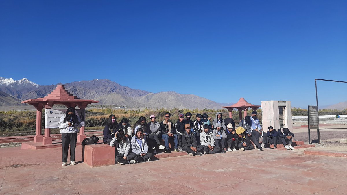 LadakhSecretary's tweet photo. With young enthusiasts at the #SindhuGhat on the occasion of Wild Bird Day with #WCBCL @LobzangVISUDDHA @Team_eBird @DIPR_Leh @DIPR_Kargil @utladakhtourism https://t.co/oXLsngjLcx
