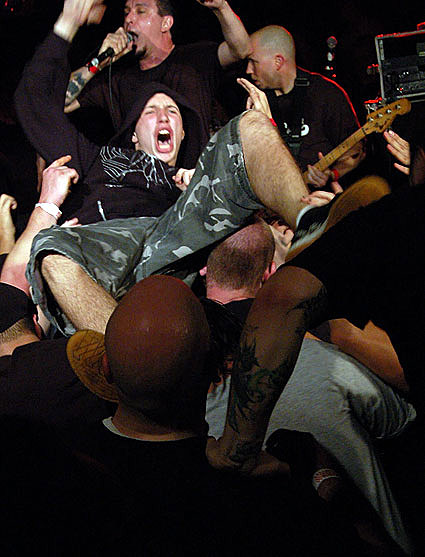 PunkRockStory's tweet image. 16 years ago today, a sad day for all hardcore (punk) fans.

These pictures of "Sick of It All" are from the very last Sunday Hardcore Matinee at CBGB on October 8, 2006.

#punk #punks #punkrock #hardcorepunk #hardcore #cbgb #history #punkrockhistory #otd
