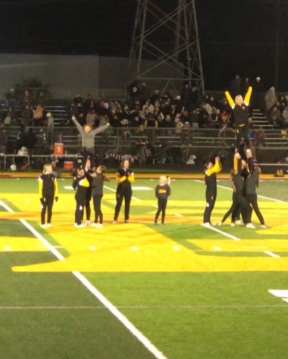 wilkinscheer's tweet photo. Glad that so many continue with sports into high school, especially with cheer and Poms, and that I can continue supporting and cheering everyone on from the stands. Way to go Ceci and the St. Laurence Golden Girls! @STLGoldenGirls @ISD109 https://t.co/5tKl4f6lIw