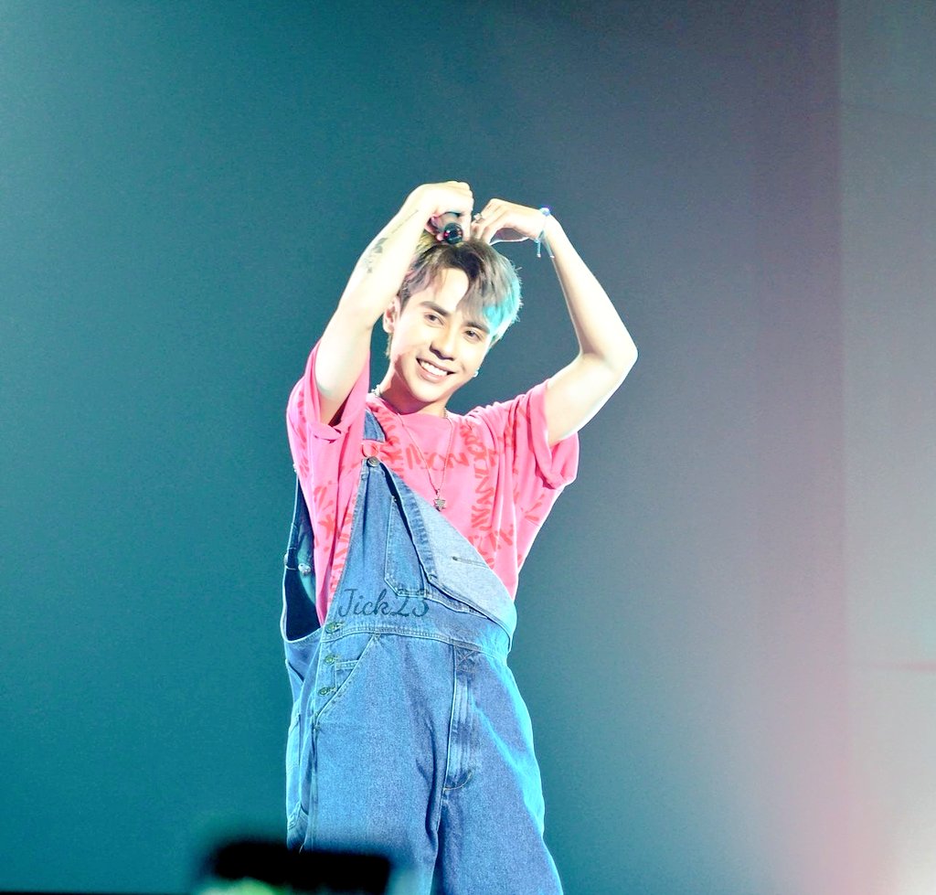 MuzikMDAlways's tweet photo. ดีใจที่สุดกรี๊ดๆขอบคุณที่ชอบนะหุ่ง
น้ำตาไหลใส่ตลอดงานใช่ไหมที่สุดของติ่งไม่ใช่ของแพงเลยขอบคุณครับ🥰🥰🥰🐼💙🦌
#BirthdayParty25thxMD
#MDConcert #Muzik
#TheJourneyOfMemories 
#QuangHungMasterD #การเดินทางของความทรงจำ https://t.co/Pk3rqWLbYZ