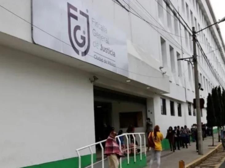 InvestigadorPDI's tweet photo. Mtra Rosalba Angélica Barrera Rosales fiscal de familiares de la @FiscaliaCDMX está reteniendo al personal a su cargo por más de 16 HRS incluso sin poder salir a recoger a la guardería a los hijos de mamás trabajadoras de la fiscalía, a las 22:52  que pasa ?  @ErnestinaGodoy_ https://t.co/3sIYkBqlei