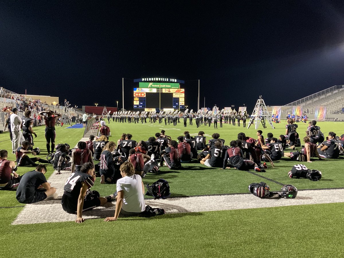 PfISDAthletics's tweet image. After a BIG win the ⁦@WeissFootball⁩ stayed to watch ⁦@WeissBands⁩ perform. #repsect
⁦@WeissHighSchool⁩
 ⁦@pfisd⁩ 
#Pfamily
❤️ to 👁 this