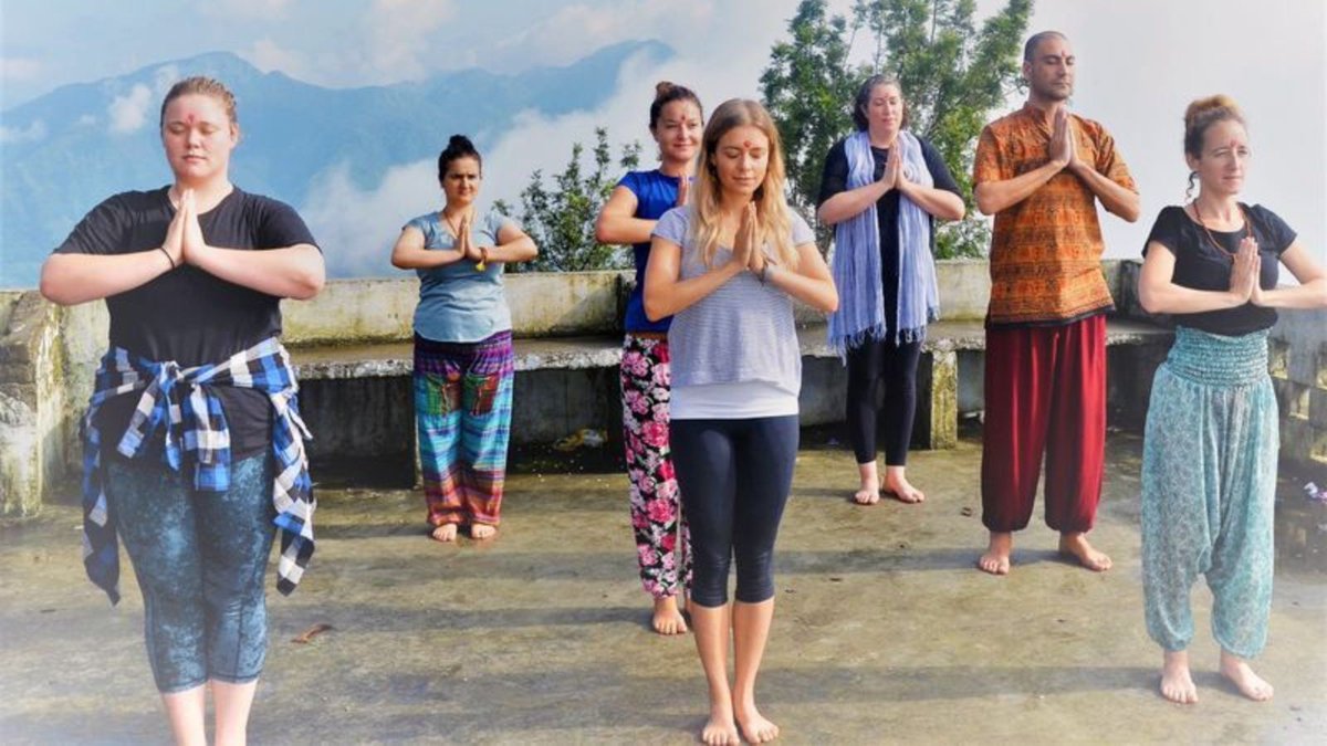 BookYogaRetreats tweet media