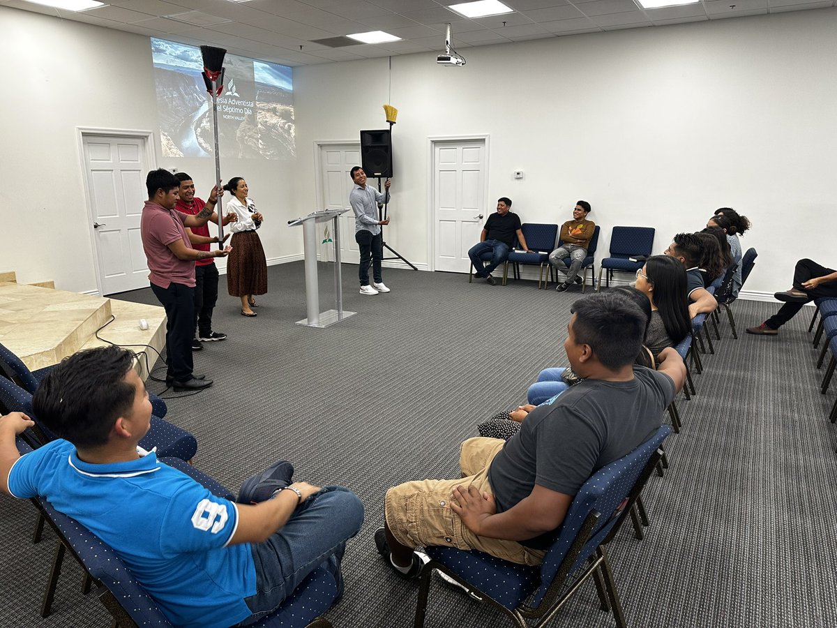 bellyjeff's tweet photo. Hoy junto a mis muchachos iniciamos el Grupo Pequeño “Semillas” tuvimos 4 amigos, estudiaremos la Fe de Jesús para reafirmar y preparar !!! #ConPoder #Pastoreando #DistritoNorte 🙌🏼👍🙏🏼 https://t.co/8iVFJnhA6z