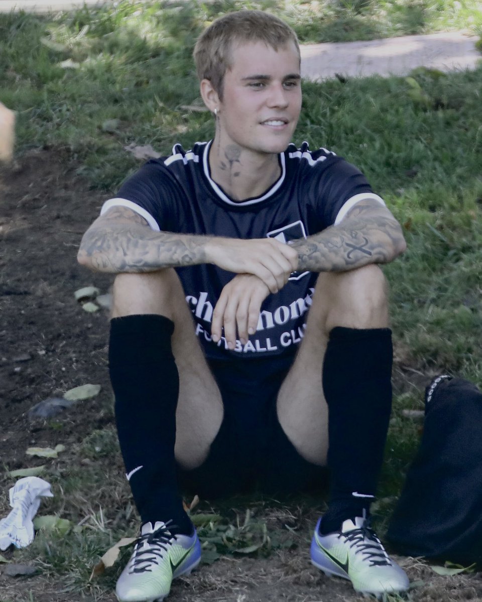 Famous Bulges on Twitter "RT TheFamousBulges Justin Bieber bulge 🍆"