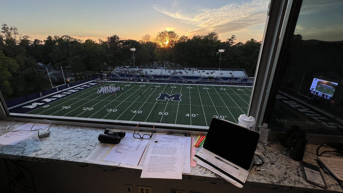 TMayerTV's tweet photo. Beautiful evening for #FridayNightLights @MHSFBFAMILY hosting @HgroveFootball as the #MariettaBlueDevils begin region play @MariettaGAhs @MariettaCitySch @hillgrovesports #MHSBlueDevils #GoBigBlue #PAGameDay #PAannouncer https://t.co/0NDPO3TzP6