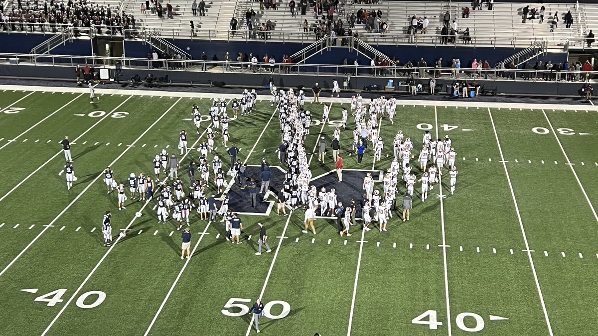 TMayerTV's tweet photo. Beautiful evening for #FridayNightLights @MHSFBFAMILY hosting @HgroveFootball as the #MariettaBlueDevils begin region play @MariettaGAhs @MariettaCitySch @hillgrovesports #MHSBlueDevils #GoBigBlue #PAGameDay #PAannouncer https://t.co/0NDPO3TzP6