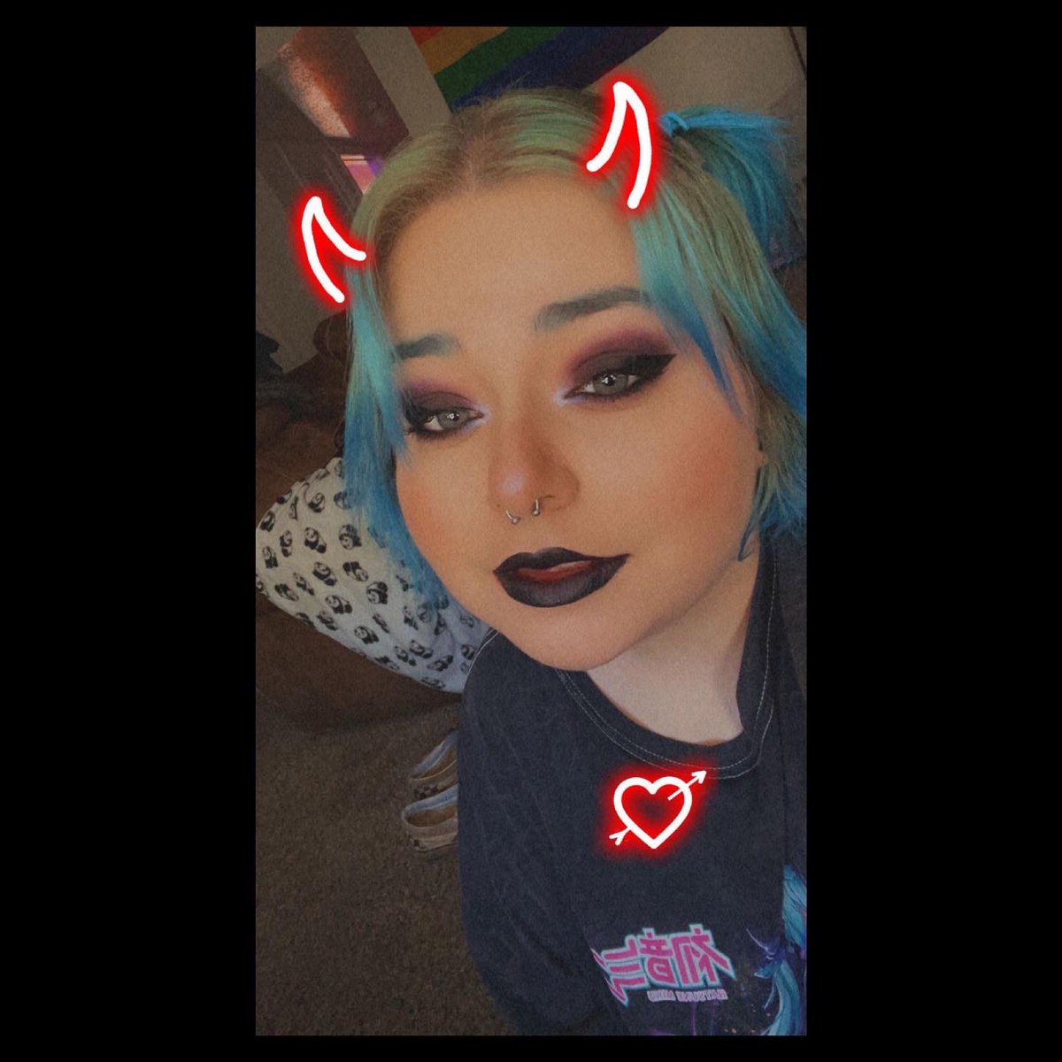 about me (new pinned) 

🍄 23, they/them • 

🐸 anime, cosplay, video games, squishmallows •

🍄 love anything horror •

🐸 currently playing(mainly): sims 4, acnh, stardew valley, pokémon go •

🍄 witchcraft, drawing, writing •

🐸 taken 05.06.22 •