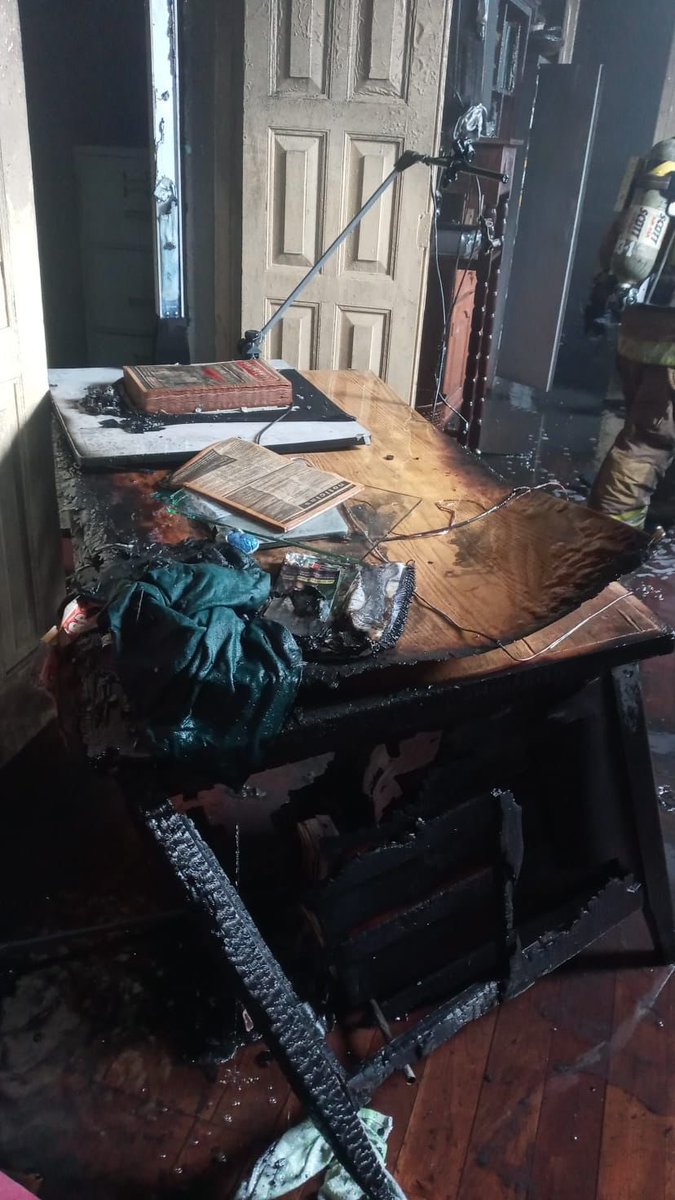 Urgente: Incendio en la Biblioteca Amazónica de #Iquitos (Perú). Importante archivo cultural de nuestro país está en riesgo de perderse a menos que se haga algo. Aquí info de cómo ayudar. 1/🧵