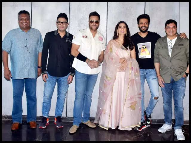cinebrity's tweet photo. #Visfot will bust the myth that #RiteishDeshmukh can only do comedy or rom-coms. It will [showcase] his scope as an actor. I would rate it among his top three performances. #FardeenKhan had a different approach to his character and underwent rigorous training.”- @kookievgulati https://t.co/FbvdfaT9Cn