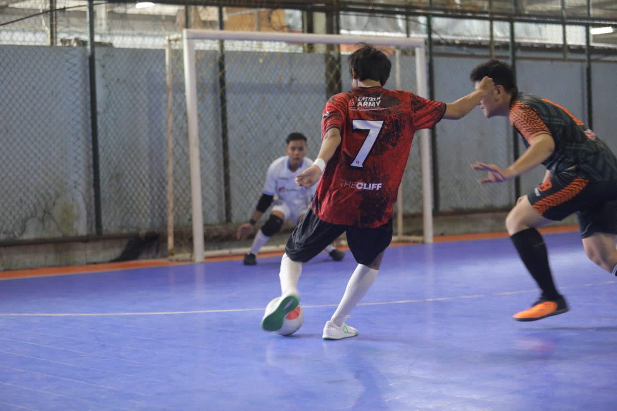 UtdIndonesiaJKT's tweet photo. SERAGAM BARU! 🔴🤝

Potret aksi para punggawa #UIJKT kala membabat @cisc.jakarta pada pekan ke-9 EURO FUTSAL LEAGUE 2022.

Di pertandingan ini, tim asuhan coach @mrdzputra mengenakan jersey anyar produksi The Cliff Store.

#utdindonesiajkt #easternarmy #DareToWin 

(1/2)

#UIJKT https://t.co/I5pw8dyAu1