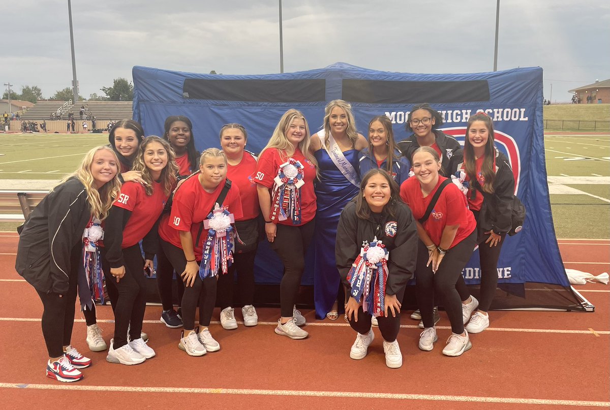 MooreLionsAT's tweet photo. HOCO22 was a dub #GoLions https://t.co/HncytxEnP6