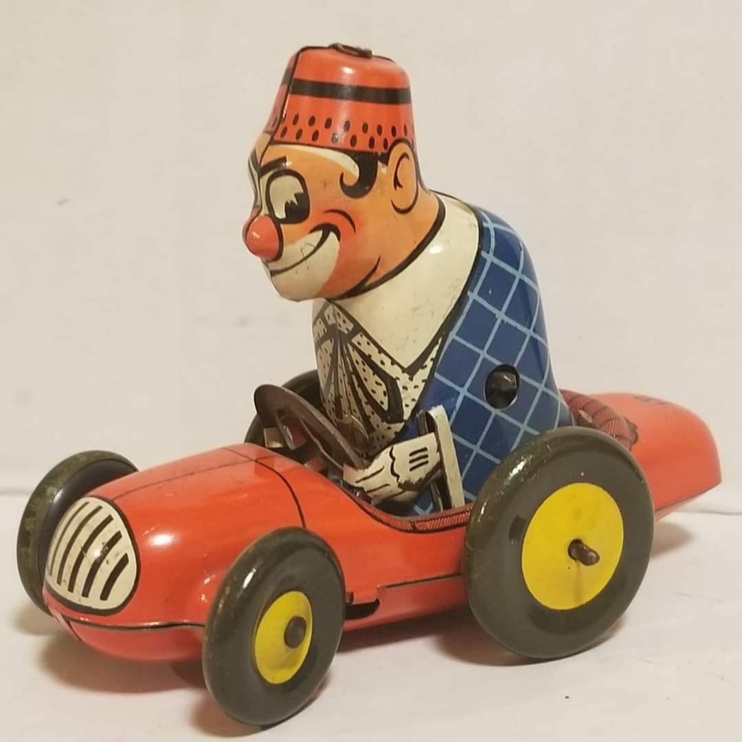 AlanBrody7's tweet photo. @LoriGreiner 

1945-55 U.S. Zone Germany 
Tin Lithograph 'Biller Bimbo' The Circus Clown Windup Toy 
W/ Metal Wheels, Metal Axles &amp; Key 
Made In Western Germany https://t.co/vF98saQWOG