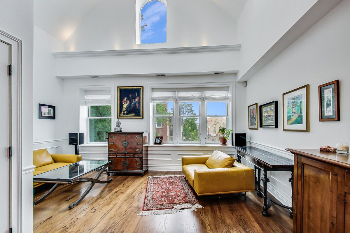 HomePartner's tweet image. BUCKTOWN: 😍 SAT 11am-1pm &amp;amp; SUN 12pm-2pm 😍 Condo Quality 3 Flat w/Owner's Unit. Each unit has in unit laundry, central heating and cooling, sought after finishes, and parking.  Don't miss out! DM for more info.  mailchi.mp/chicagohomepar…