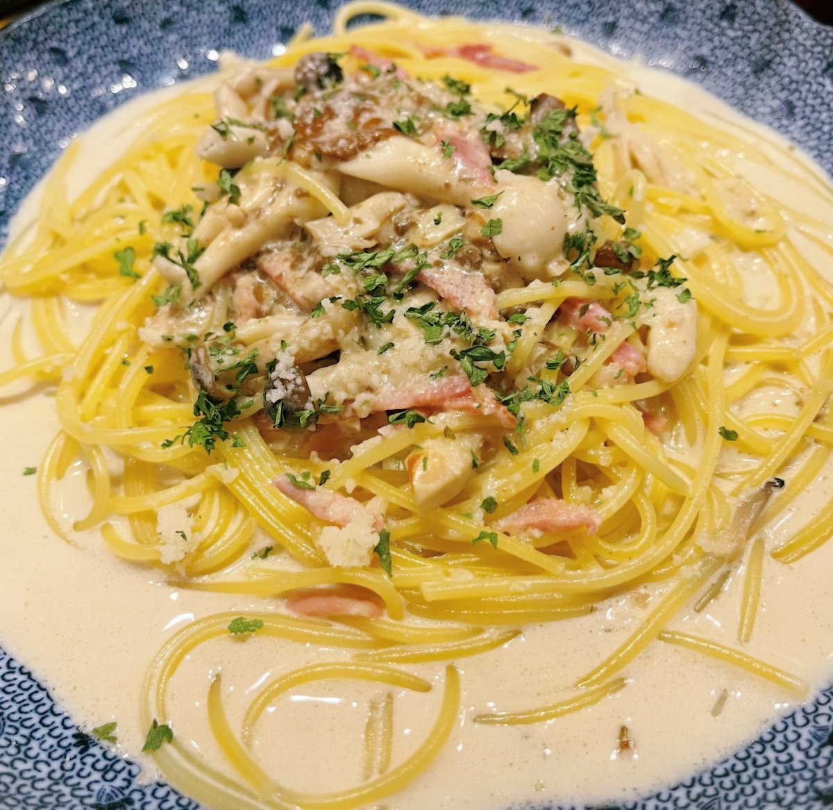 KAAK21's tweet photo. 今日のランチは？
洋麺屋五右衛門さんで
・白神あわび茸と紅ずわい蟹と　　　　　　　　　　　　　　　
　帆立のペペロンチーノ
・5種のきのこのポルチーニ
　クリームソース

超美味しかったっ☺️
#パスタ　#ランチ　
#lunch     #ランチ巡り https://t.co/QnaliLdXsZ