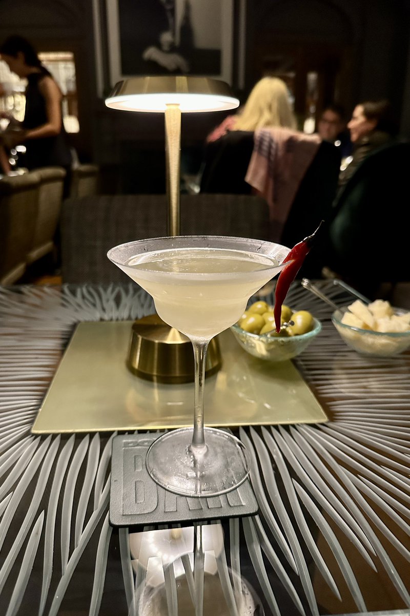昨日からヨーロッパに来ています✈️
ロンドンではThe World's 50 Best Barsにランクインしているバーを視察。お店作りに参考になることが沢山あって本当に楽しい！