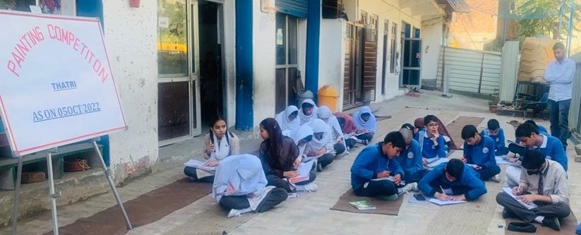 VaadeD's tweet photo. #IndianArmy org a Painting Competition at #Thatri in dist Doda on the occasion of #WorldTeachersDay. A total of 22 students from class 4th to 6th participated in the event with immeasurable joy, happiness &amp; competitive spirit. #WeCare #IndianArmyPeoplesArmy #gfivip #GFvip #gfvip7 https://t.co/HnD12gj98m