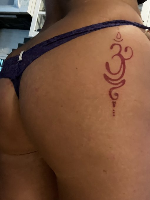 How do you like my new tat&hellip; new and much more content coming https://t.co/rlY4GAX6IW #onlyfansgirl #camgirl