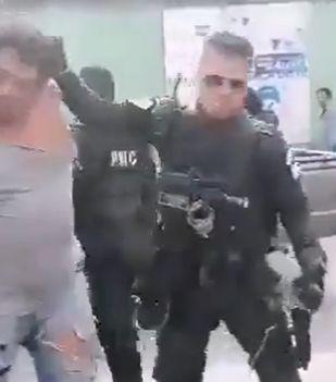 Demosle RT muchá para que mierda como esta no ande con uniforme por las calles. 

Es un atentado contra la población. Hoy es un ebrio, pero si sale impune, mañana puede ser cualquiera. Esto es abuso de autoridad