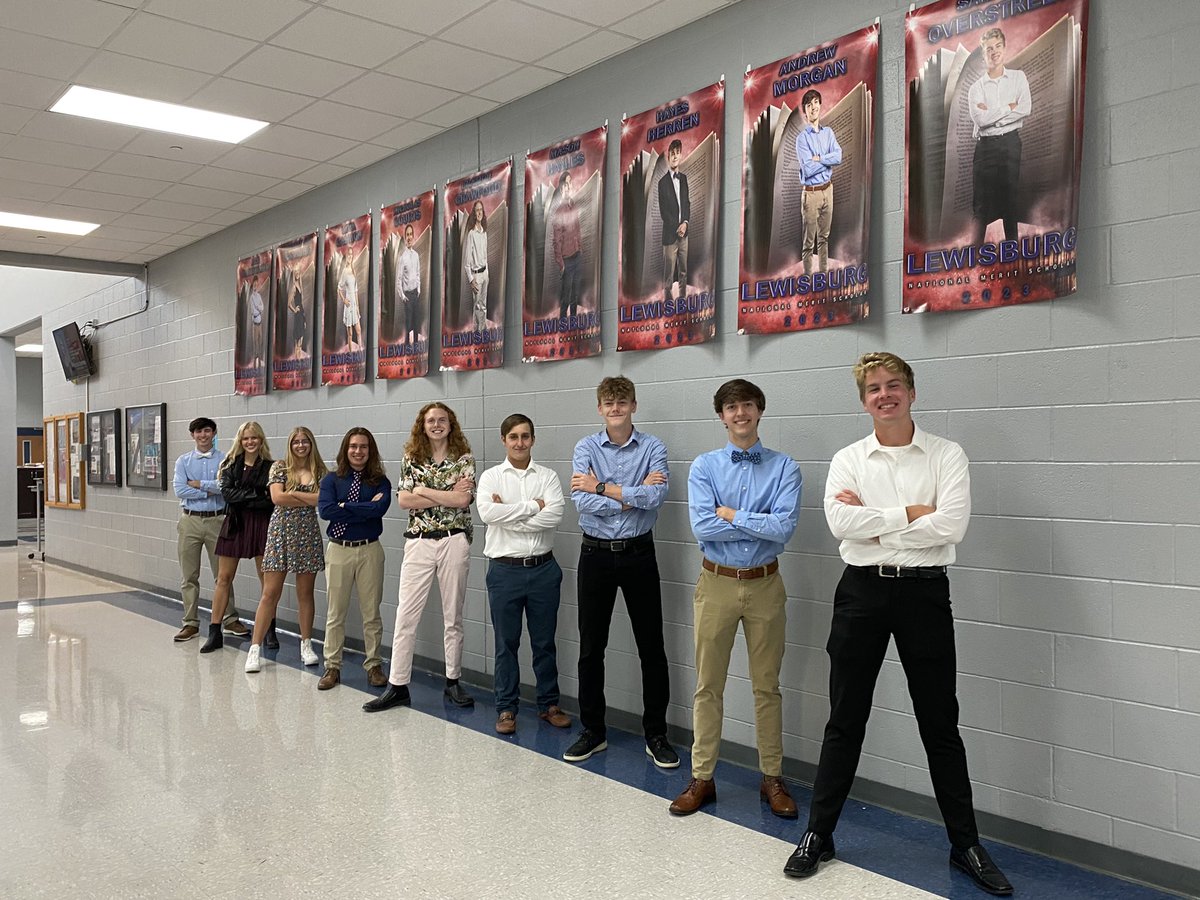 mrshunterlhs's tweet photo. They were so surprised!!  Great idea Mrs. Tabor!!  Now we wait for @nationalmerit to announce finalist!!  So proud of this group🎉🎊❤️💙🏅@TweetDCS_LHS @lhs_psat https://t.co/Pai5MHt4t4