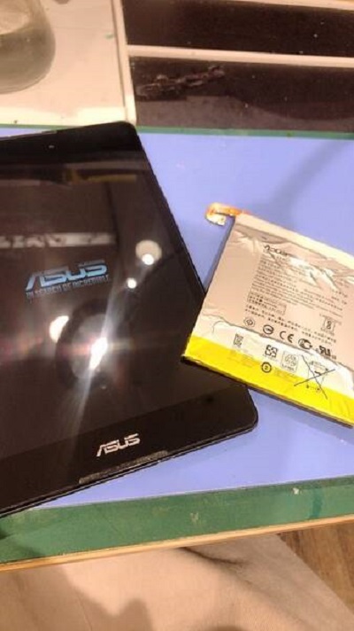 iphone01010101's tweet photo. ASUS Zenpad3 8.0 バッテリー交換を致しました!
データそのまま、作業時間60分、税込12,900円です!
何かございましたらお気軽にどうぞ(*^^*)
#丸井錦糸町店 #スマホ修理工房 #AUAS #zenpad #バッテリー交換 #Android #iPhone https://t.co/PXnwoJ0g3x