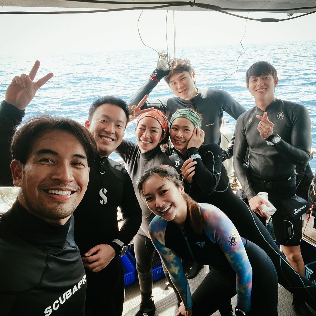 JamesJiFC's tweet photo. 🛳️ At Losin
#summerliveaboard
#น้ำหวานภูริตา #เจมส์จิรายุ
#เกรทวรินทร #มีนพีรวิชญ์
#วีวิโอเลต #ดรีมอภิชญา
#whan.p #jirayu_jj
#great_rider10
#m34nismind
#violettewautier
#dreamapichaya
Cr.pearisch https://t.co/AS1ZPaJEA3
