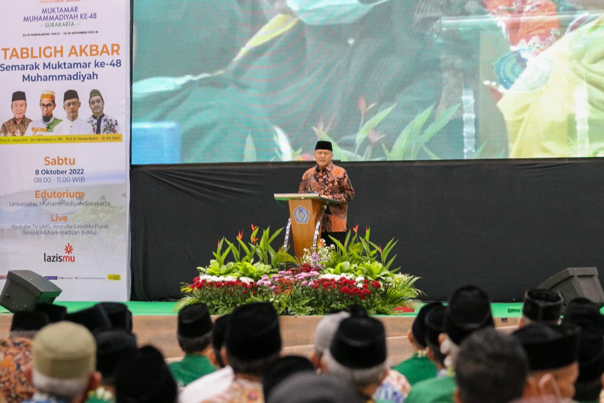 muhammadiyah's tweet photo. Hadir di acara Tabligh Akbar, Ketua PP Muhammadiyah, Dadang Kahmad menyampaikan gelaran Muktamar bukan hanya ajang pertemuan dari dari rindu warga Persyarikatan Muhammadiyah, tapi sekaligus sebagai ajang pengingat dalam urusan-urusan keagamaan.

#Muktamar48 #Muktamar2022 https://t.co/ju5BcT7FiX