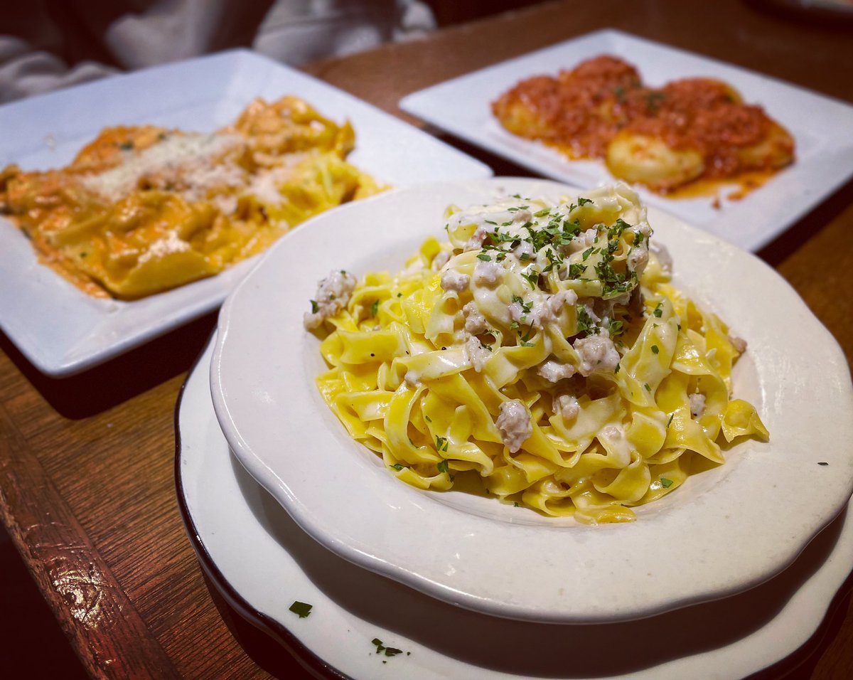 Silverddragn's tweet image. I have missed excellent Italian #goodeats 🤤 The Truffle Fettuccini is the star of this show with the prosciutto being my favorite appetizer. The Shrimp ravioli and meatballs were also 🔥