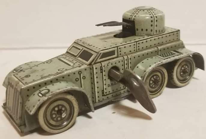 AlanBrody7's tweet photo. @LoriGreiner 

1930's C.K.O. Kellerman &amp; Co.
Prewar #338 Tin Lithograph German Armored Sparkling Military Tank Clockwork Toy 
W/ Metal Wheels, Axles, Machine Gun Emits Sparks &amp; Key 
Made In Nuremberg, Germany https://t.co/mwKVPZlY1Z