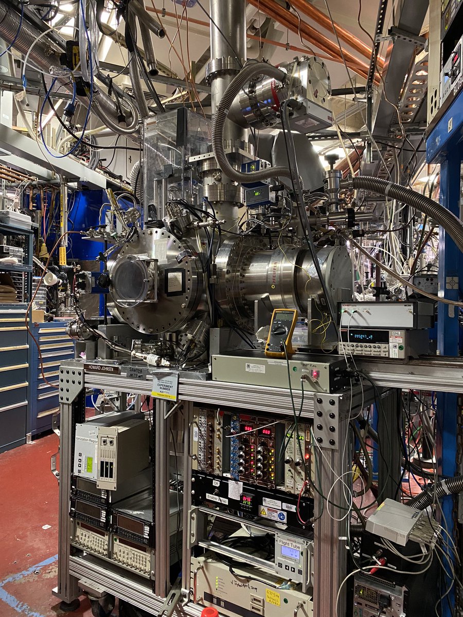 GoulayLab's tweet photo. Late night at the #AdvLightsource https://t.co/Gi9VWYaUxd
