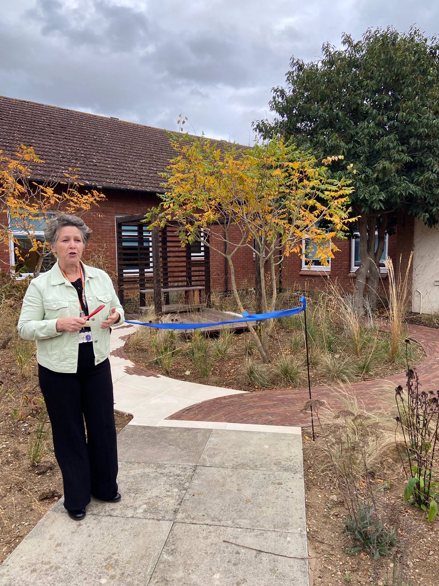 JeanKnightNHS's tweet photo. I had the privilege to open this amazing garden as a space for our hardworking teams to stop and breathe for a moment. Thanks to everyone involved @topoforma @therealtraceyP @AngelaHillery @NHFTNHS @RachyWest @Richard5Wheeler https://t.co/6wGfdlBNjN