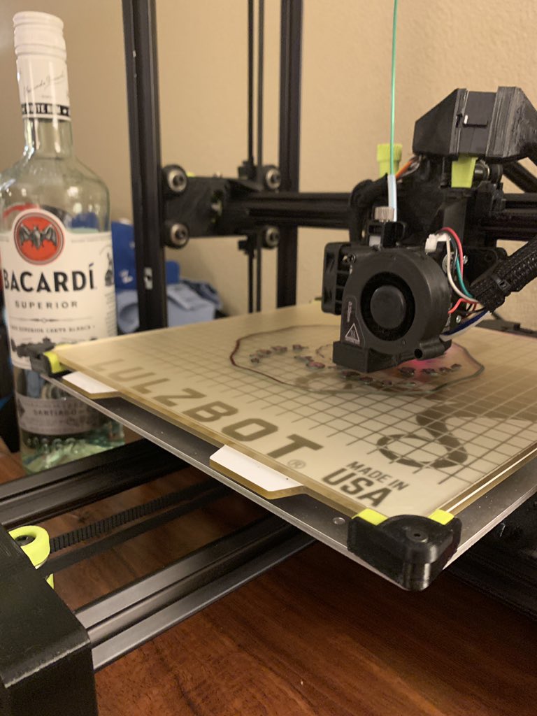 stlDenise3D's tweet image. Forgot to bring ipa for the print bed. Rum seems to work. #firstlayer #ERRF2022