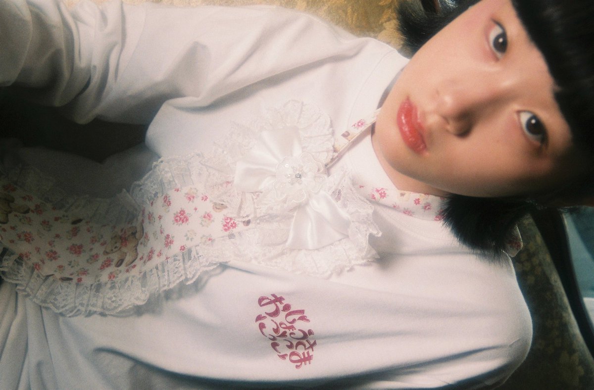 ojosamagokko's tweet photo. 今回のコレクションは素敵な方々にご協力いただきました✨
毎回撮影の時は、自分の目指すものに
ご協力していただけることにとても感謝し、胸一杯になります🌹

poto 堀江さん
assistant 大石さん
model @maru_nouchi_  
stylist @yuri_nosho 
hair&amp;make @_m339_ https://t.co/xQtkFJMKoC