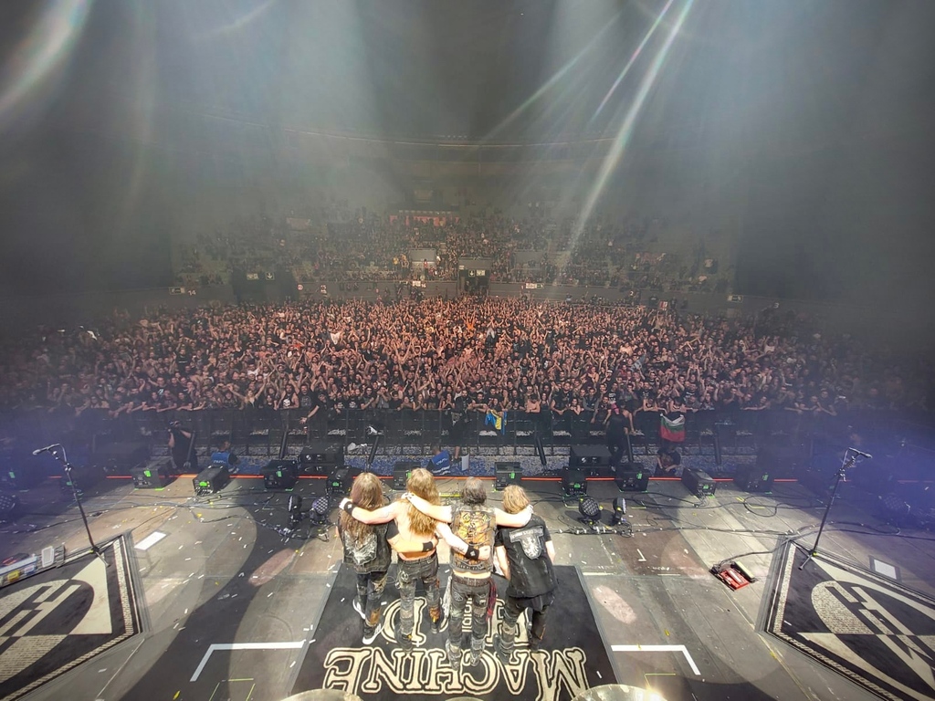 MfnH's tweet photo. Madrid! That was one for the books, holy shit! What a banger!!

Thank you, Madrid, for making it a show to remember! https://t.co/iE8PK5nd3L