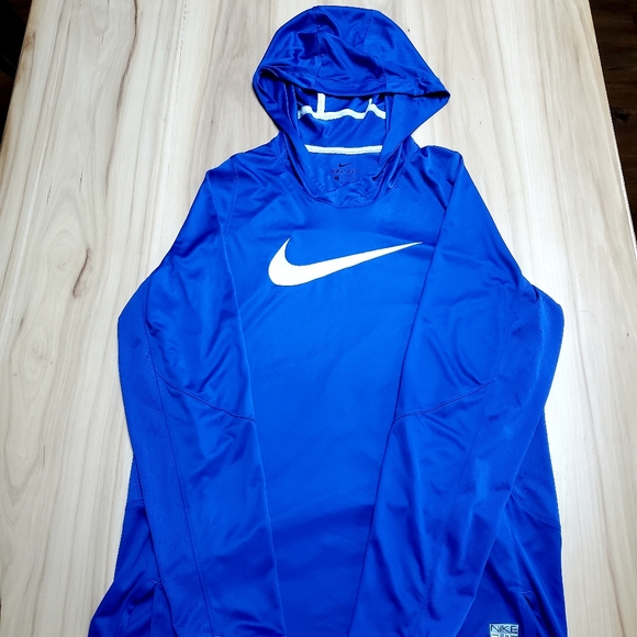 Monaco228's tweet photo. So good I had to share! Check out all the items I'm loving on @Poshmarkapp #poshmark #fashion #style #shopmycloset #levis #nike #underarmour: https://t.co/DtKSvXww8n https://t.co/dYCRzernfN