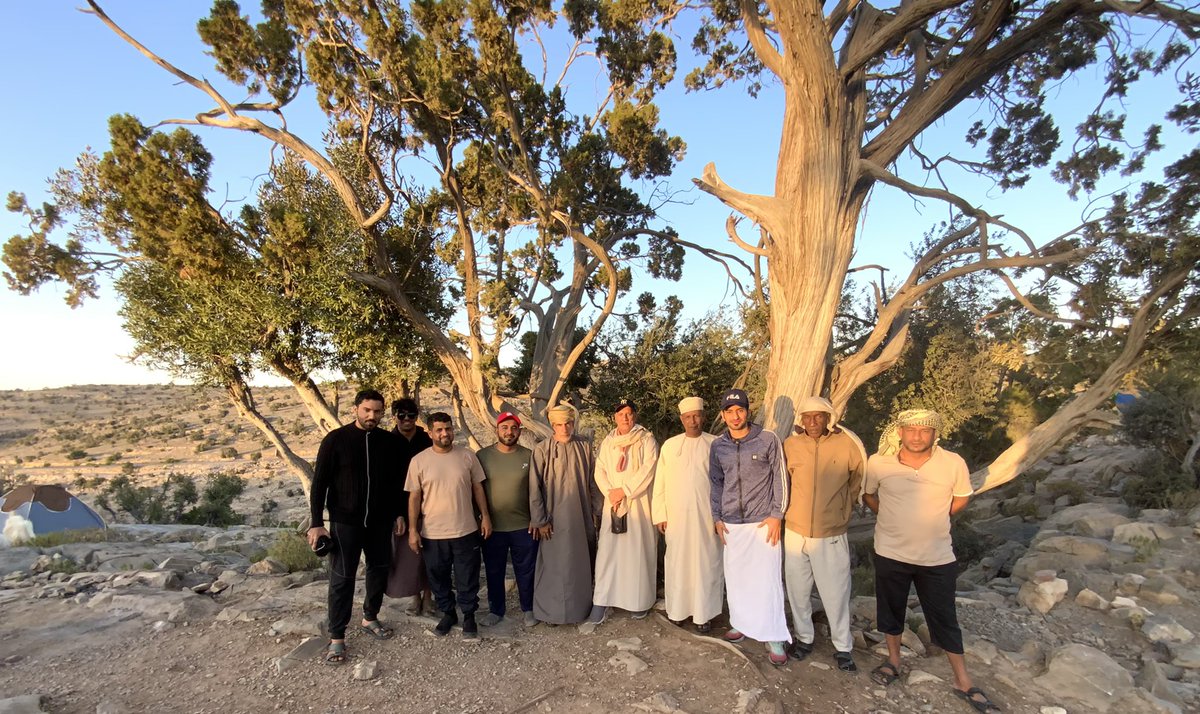 ما تفعله اليوم ستلقاه غداً،الطيبون لا تتغير صفاتهم لو تغيرت أحوالهم
هكذا هم أصحاب القلوب الوفيه، يتوافق ما في قلوبهم مع ما تلفظ به
ألسنتهم، هنيئًا لمن ميزه الله بقلب تقي ،يتعامل بفطرته وعفويته مع من حوله،
شكراً لمن كنا برفقتهم وكل من مر بهذه التغريدة.
#من_ربوع_الجبل_الاخضر